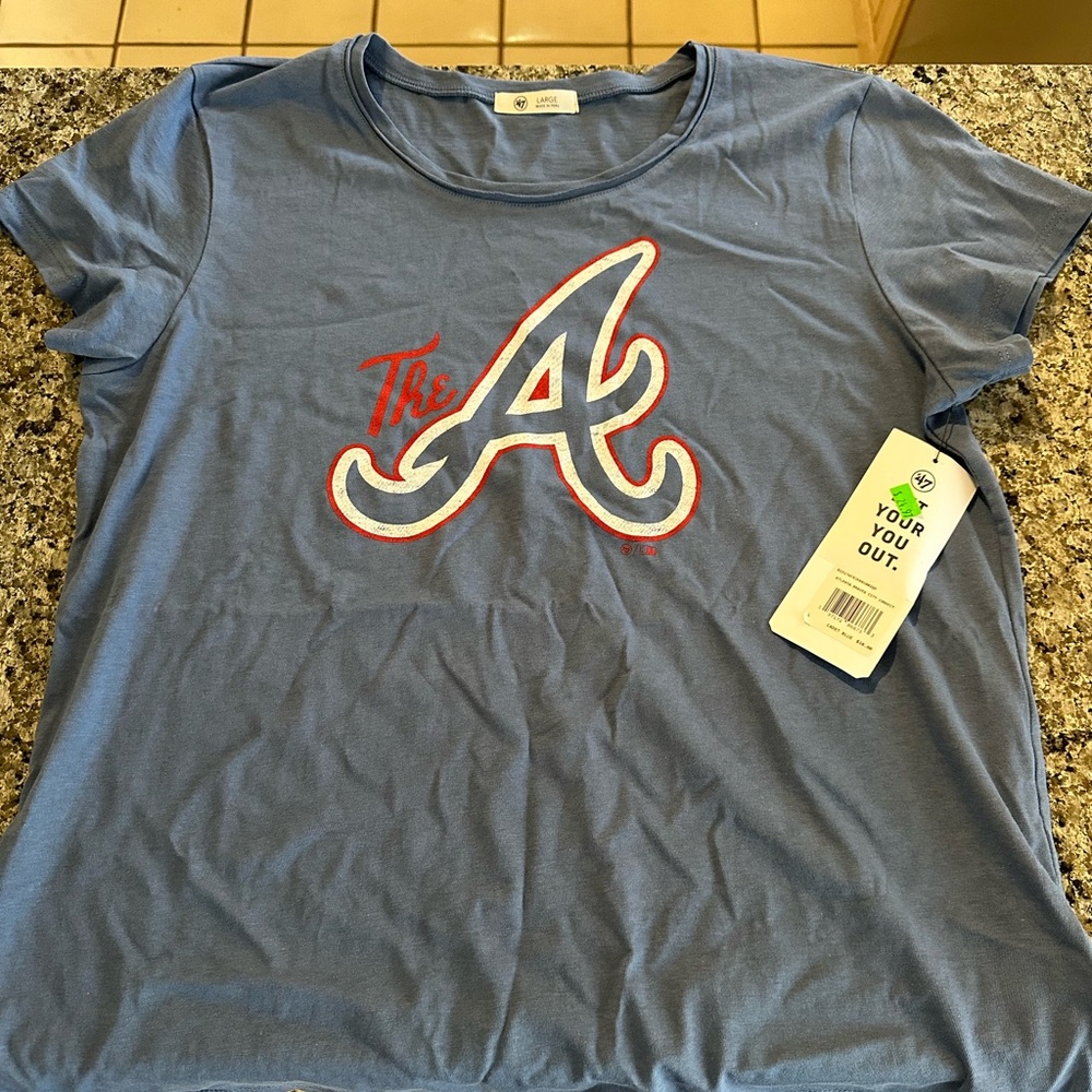 Women’s Braves tshirt lg